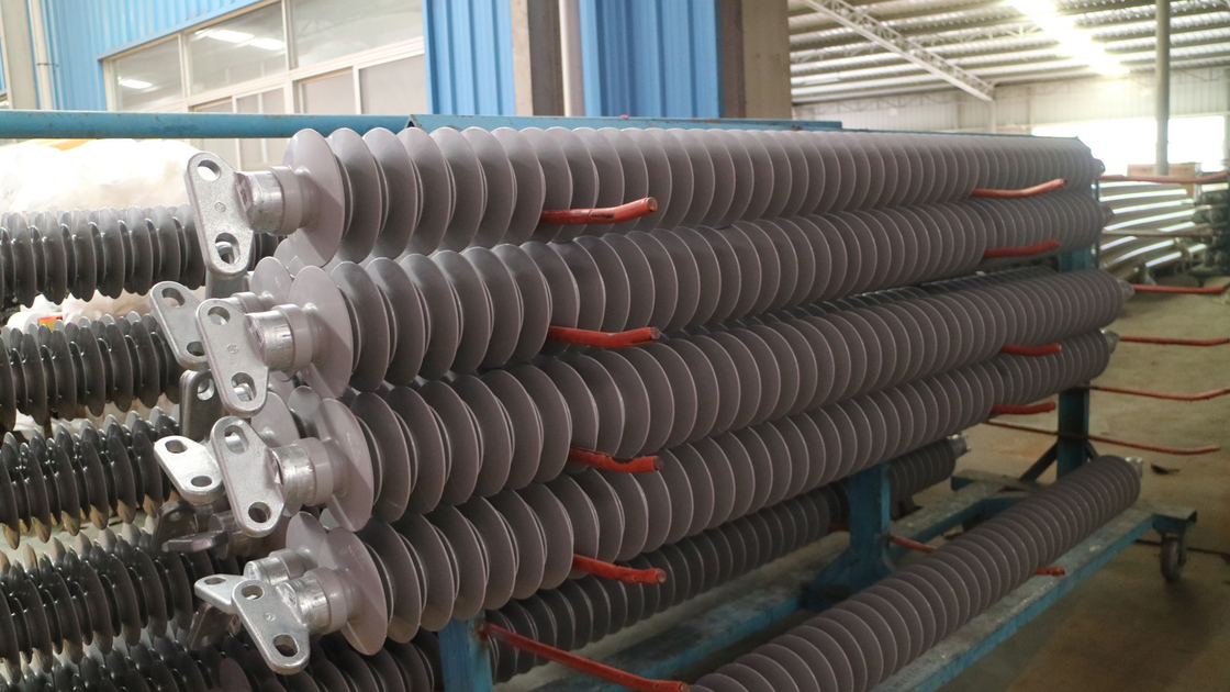 فریکونسی قدرت ولتاژ سوراخ 100kV-1000kV ایزولاتورهای ایستگاه 5kg-200KGS لاستیک سیلیکونی